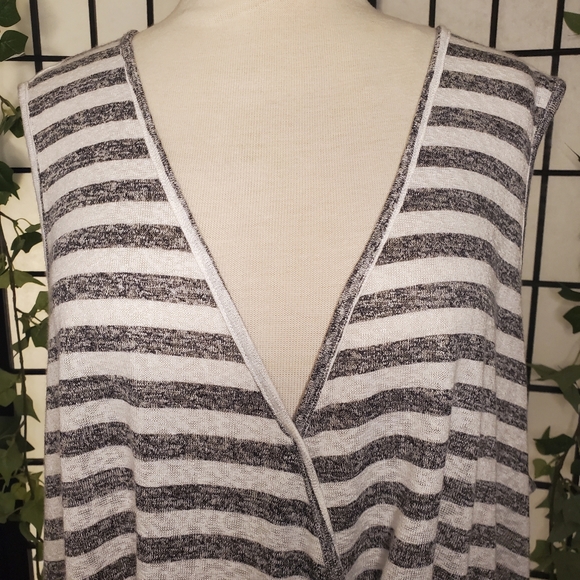 Bobeau Top Sleeveless Size 3X Gray with Stripes - Picture 2 of 6